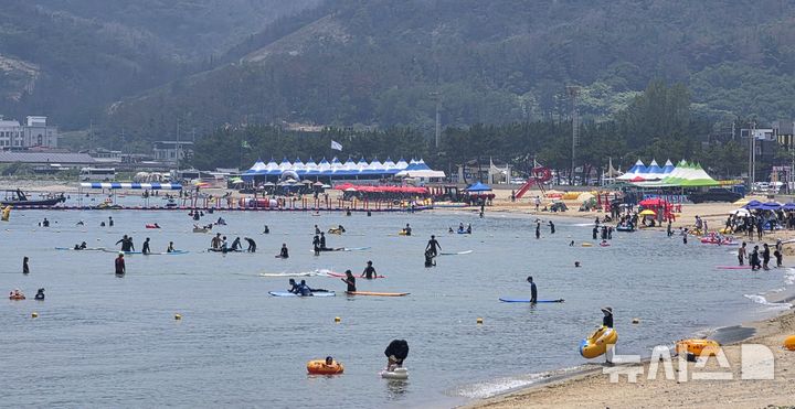 [포항=뉴시스] 송종욱 기자 = 포항 화진해수욕장 전경. 2026.08.18. sjw@newsis.com
