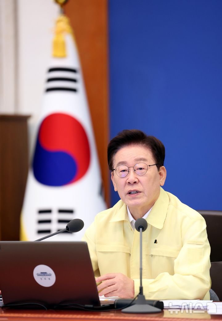 [서울=뉴시스] 김진아 기자 = 이재명 대통령이 18일 청와대에서 열린 제1회 을지국무회의에서 발언하고 있다. 2026.08.18. bluesoda@newsis.com