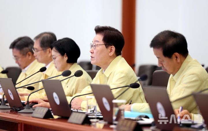 [서울=뉴시스] 김진아 기자 = 이재명 대통령이 18일 청와대에서 열린 제1회 을지국무회의에서 발언하고 있다. 2026.08.18. bluesoda@newsis.com