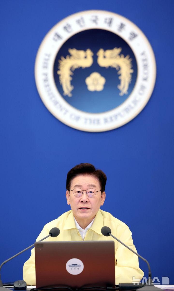 [서울=뉴시스] 김진아 기자 = 이재명 대통령이 18일 청와대에서 열린 제1회 을지국무회의에서 발언하고 있다. 2026.08.18. bluesoda@newsis.com