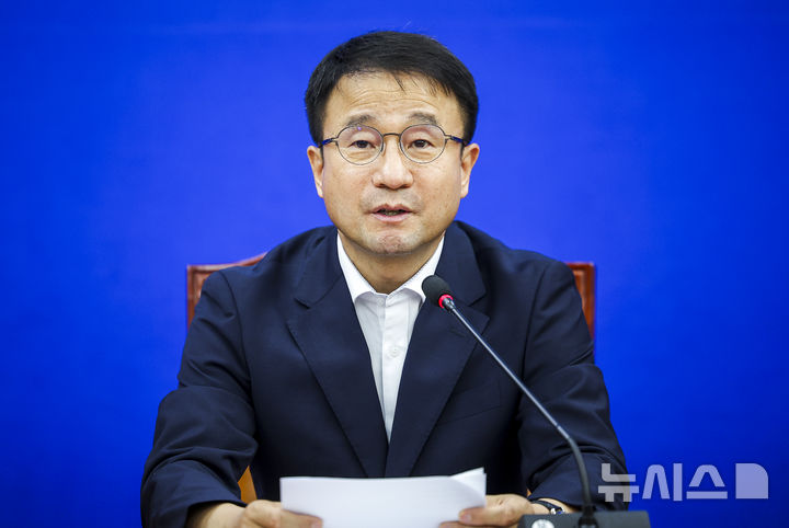 [서울=뉴시스] 정병혁 기자 = 한병도 원내대표가 10일 서울 여의도 국회에서 열린 원내대책회의에서 발언하고 있다. 2026.08.18. jhope@newsis.com