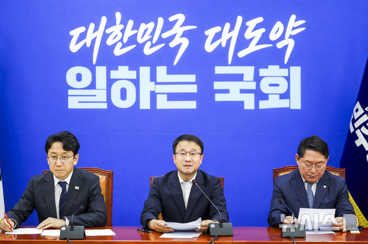 [서울=뉴시스] 정병혁 기자 = 한병도 원내대표가 10일 서울 여의도 국회에서 열린 원내대책회의에서 발언하고 있다. 2026.08.18. jhope@newsis.com