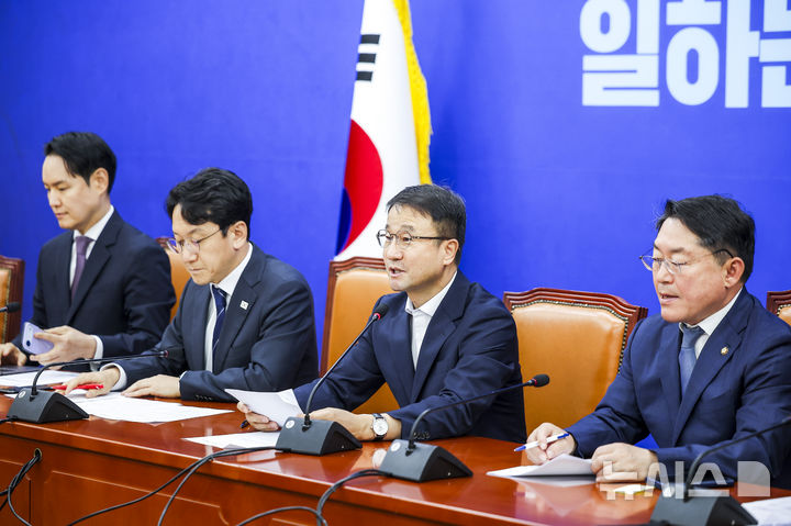 [서울=뉴시스] 정병혁 기자 = 한병도 원내대표가 10일 서울 여의도 국회에서 열린 원내대책회의에서 발언하고 있다. 2026.08.18. jhope@newsis.com
