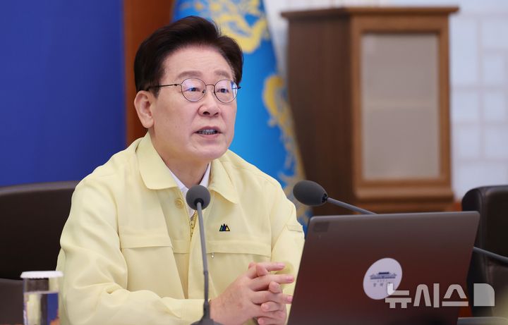 [서울=뉴시스] 김진아 기자 = 이재명 대통령이 18일 청와대에서 열린 제1회 을지국무회의에 발언하고 있다. 2026.08.18. bluesoda@newsis.com