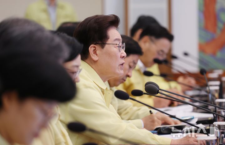 [서울=뉴시스] 김진아 기자 = 이재명 대통령이 18일 청와대에서 열린 제1회 을지국무회의에서 발언하고 있다. 2026.08.18. bluesoda@newsis.com