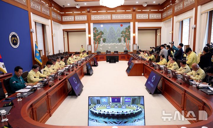 [서울=뉴시스] 김진아 기자 = 이재명 대통령이 18일 청와대에서 열린 제1회 을지국무회의에서 발언하고 있다. 2026.08.18. bluesoda@newsis.com