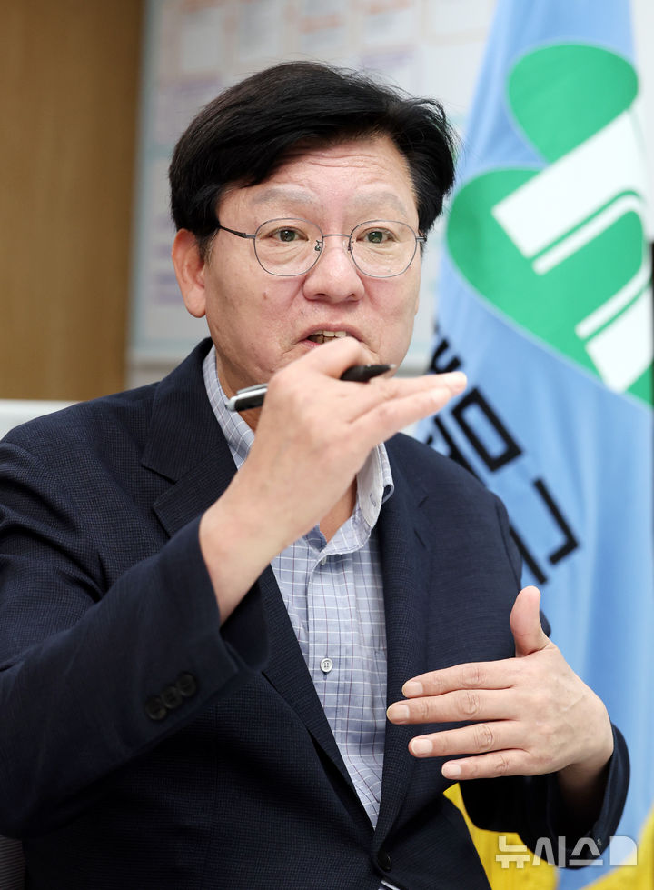 [서울=뉴시스] 이영환 기자 = 박운기 서대문구청장이 지난 18일 서울 서대문구청 집무실에서 뉴시스와 인터뷰를 하고 있다. 2026.08.27. 20hwan@newsis.com