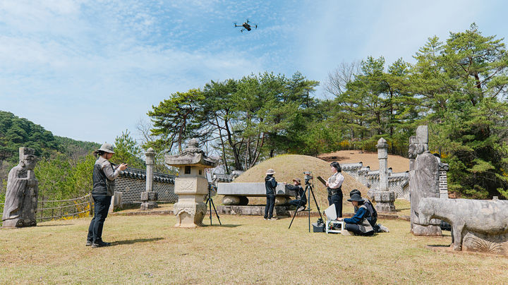 [서울=뉴시스] 영월 장릉 석물 조사 모습 (사진=국립문화유산연구원 제공) 2026.08.19. photo@newsis.com *재판매 및 DB 금지