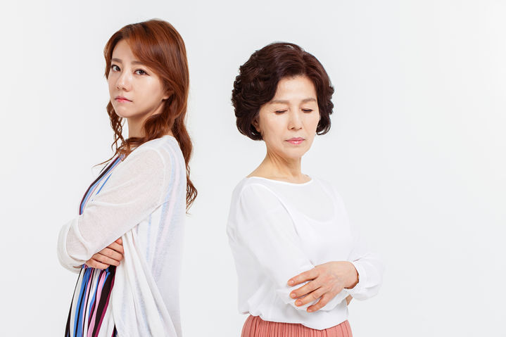 [서울=뉴시스]결혼 6개월 차 며느리가 시어머니의 반복되는 사소한 거짓말 때문에 난감하다는 사연을 공개했다. (사진=유토이미지) 2026.08.19