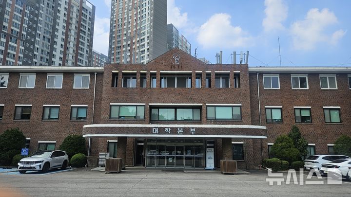 [안성=뉴시스] 한국폴리텍대학 반도체융합캠퍼스 대학본부 전경 2026.08.19.photo@newsis.com 
