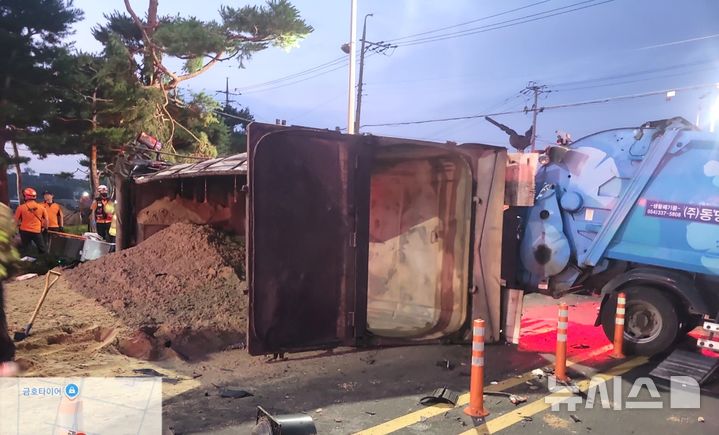 [영천=뉴시스] 영천시 도동 네거리 교통 사고 현장 (사진=독자 제공) 2026.8.19. photo@newsis.com