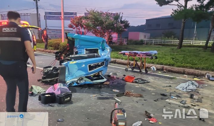 [영천=뉴시스] 영천시 도동 네거리 교통 사고 현장 (사진=독자 제공) 2026.8.19. photo@newsis.com