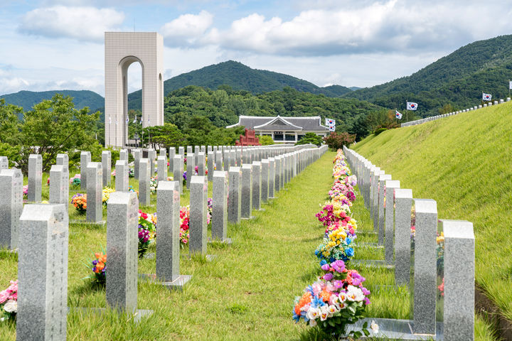 [서울=뉴시스] 상병으로 전역한 아버지의 특별진급을 신청한 아들이 병장 진급 소식을 받은 사연이 전해졌다. 작성자는 아버지가 세상을 떠난 뒤 등기로 결과를 받았으며, 원래 4급 판정을 받았던 자기 아도 재검을 거쳐 해군에 입대했다고 밝혔다. (사진=유토이미지) *재판매 및 DB 금지
