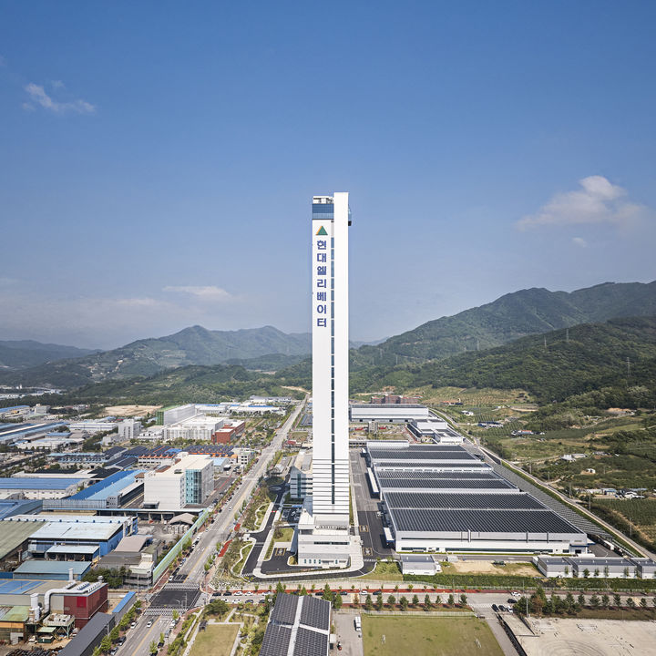 [서울=뉴시스] 충주에 있는 현대엘리베이터 현대아산타워 모습. (사진=현대엘리베이터 제공) 2026.08.19 photo@newsis.com *재판매 및 DB 금지