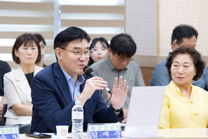 시민과의 대화 주재하는 김재준 시장(사진=군산시 제공) *재판매 및 DB 금지
