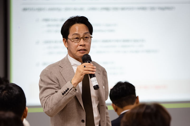 하나투어 조좌진 신임 대표가 18일 서울 종로구 하나투어 본사에서 임직원을 대상으로 전략 프레젠테이션을 진행하고 있다. (사진=하나투어) *재판매 및 DB 금지