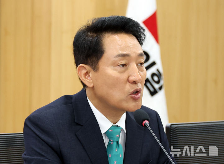 [서울=뉴시스] 최진석 기자 = 오세훈 서울시장이 19일 여의도 국회 의원회관에서 열린 국민의힘 서울특별시당, 막한공급 징벌적 과세 8.13부동산 대책 무엇이 문제인가 토론회에서 발언하고 있다. 2026.08.19. myjs@newsis.com