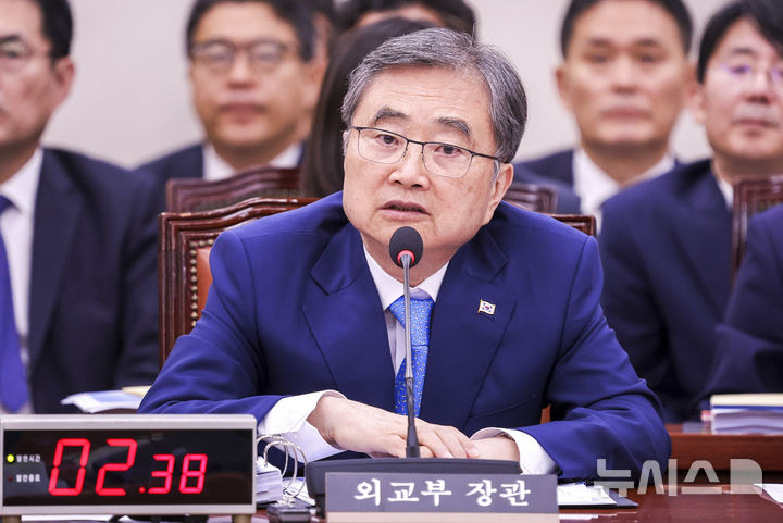 [서울=뉴시스] 정병혁 기자 = 조현 외교부 장관이 19일 서울 여의도 국회에서 열린 외교통일위원회 전체회의에서 질문에 답하고 있다. 2026.08.19. jhope@newsis.com