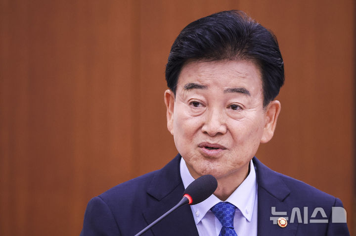 [서울=뉴시스] 정병혁 기자 = 정동영 통일부 장관이 19일 서울 여의도 국회에서 열린 외교통일위원회 전체회의에서 업무보고를 하고 있다. 2026.08.19. jhope@newsis.com