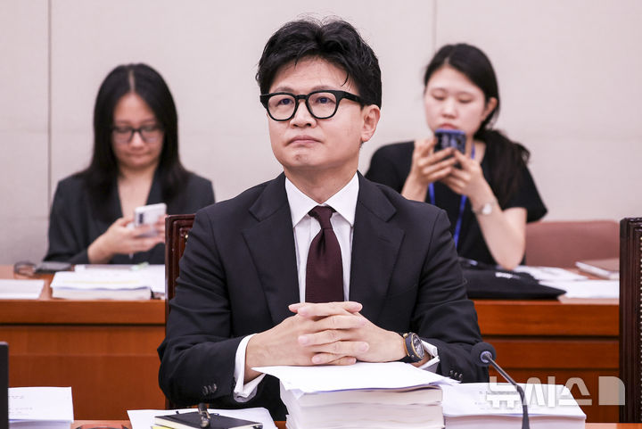 [서울=뉴시스] 정병혁 기자 = 한동훈 무소속 의원이 19일 서울 여의도 국회에서 열린 외교통일위원회 전체회의에 참석해 있다. 2026.08.19. jhope@newsis.com