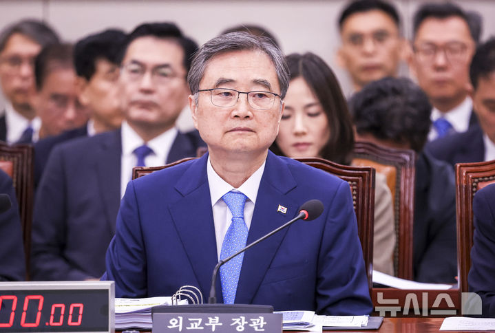 [서울=뉴시스] 정병혁 기자 = 조현 외교부 장관이 19일 서울 여의도 국회에서 열린 외교통일위원회 전체회의에 참석해 있다. 2026.08.19. jhope@newsis.com