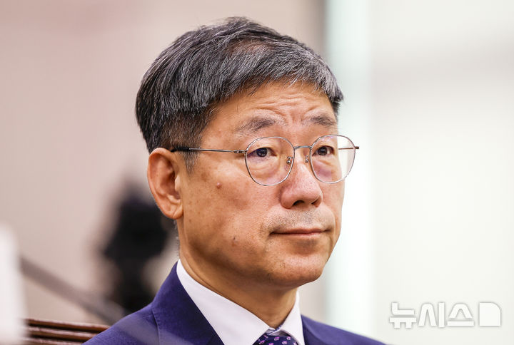[서울=뉴시스] 정병혁 기자 = 노경필 법원행정처장이 19일 서울 여의도 국회에서 열린 법제사법위원회 전체회의에서 질문에 답하고 있다. 2026.08.19. jhope@newsis.com