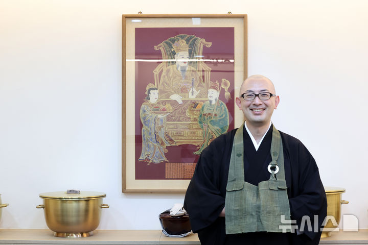 [서울=뉴시스] 박진희 기자 = 일본 요시무라 쇼요스님(조동종 보문사 주지, 정진 요리 전문가)이 지난 19일 서울 종로구 불교문화사업단에서 인터뷰 하고 있다. 2026.08.23. pak7130@newsis.com