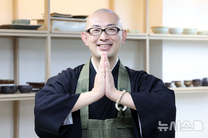 [서울=뉴시스] 박진희 기자 = 일본 요시무라 쇼요스님(조동종 보문사 주지, 정진 요리 전문가)이 지난 19일 서울 종로구 불교문화사업단에서 인터뷰 하고 있다. 2026.08.23. pak7130@newsis.com