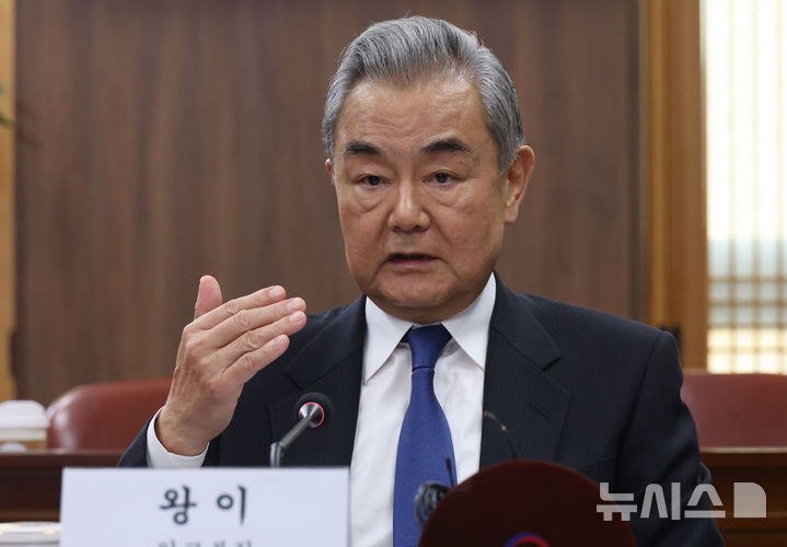 [서울=뉴시스] 조수정 기자 = 왕이 중국 외교부장 겸 공산당 중앙외사판공실 주임이 19일 오후 서울 종로구 외교부에서 조현 외교부 장관과 한중 외교장관회담을 하고 있다. (공동취재) 2026.08.19. chocrystal@newsis.com