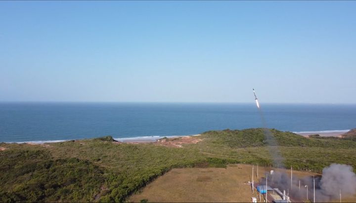 이노스페이스의 다목적 준궤도 로켓 '세빛(SEBIT)'이 라질 현지 기준 19일 오후 4시30분(한국시간 20일 오전 4시30분) 브라질 알칸타라 우주센터에서 이륙하고 있다. (사진=이노스페이스 제공) *재판매 및 DB 금지
