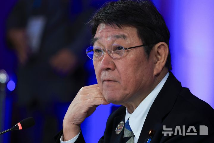 [마닐라=AP/뉴시스] 모테기 도시미쓰 일본 외무상이 사우디아라비아에 원유의 안정적인 공급을 요청했다. 사진은 모테기 외무상이 지난 7월22일 필리핀 메트로마닐라 파사이시에서 열린 아세안(ASEAN·동남아시아국가연합) 외교장관회의 계기 일본과의 외교장관회의에 참석한 모습. 2026.08.20.
