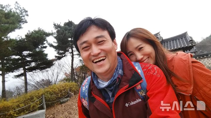 [서울=뉴시스] 기증자 양성우(왼쪽)씨와 아내 강산주씨. (사진= 한국장기조직기증원 제공)