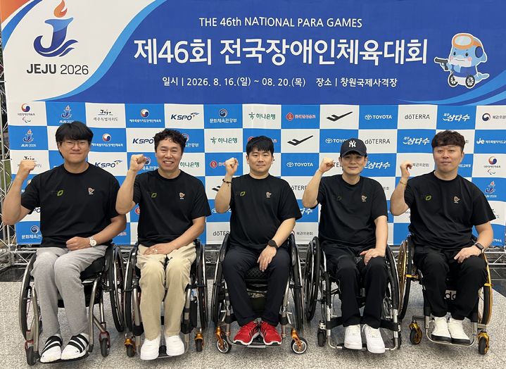 청주시청 장애인사격부(왼쪽부터 이장호, 김성희, 석진수, 박철, 이명호 선수). (사진=청주시 제공)&nbsp; *재판매 및 DB 금지