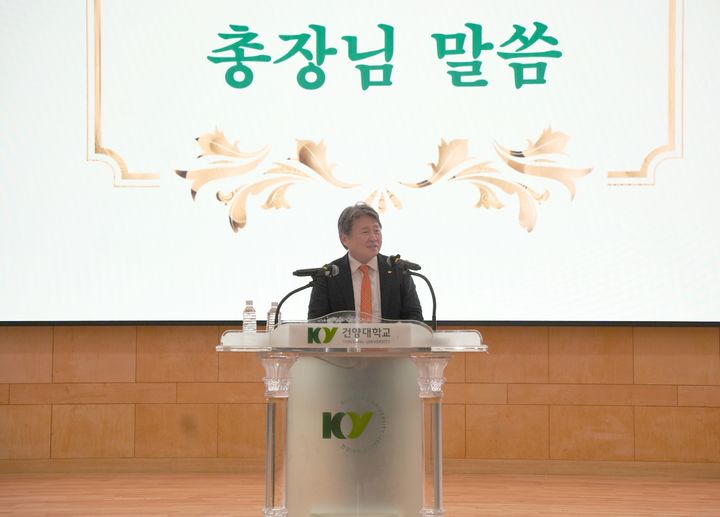[논산=뉴시스] 건양대 김용하 총장이 제13대 총장으로서의 비전을 말하고 있다. (사진=건양대 제공) 2026.08.20 photo@newsis.com *재판매 및 DB 금지