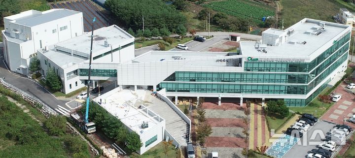 [전주=뉴시스]윤난슬 기자 = 전북대학교가 운영하는 농축산용미생물산업육성지원센터가 꿀 규격검사를 통해 양봉산업의 품질 경쟁력 강화에 나서고 있다. (사진=전주시 제공) photo@newsis.com 