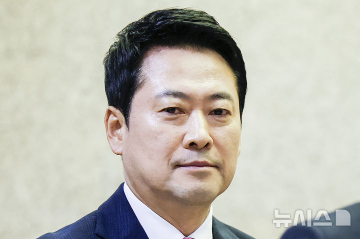 [서울=뉴시스] 정병혁 기자 = 장동혁 국민의힘 대표가 20일 서울 여의도 국회에서 열린 최고위원회의에 참석하고 있다. 2026.08.20. jhope@newsis.com