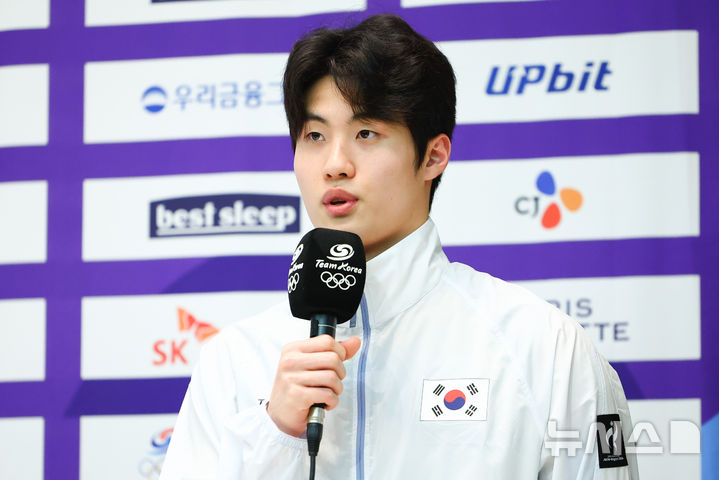 [진천=뉴시스] 황준선 기자 = 경영 황선우가 20일 오후 충북 진천 국가대표 선수촌에서 열린 2026 아이치·나고야 아시안게임 D-30 미디어 데이에서 발언하고 있다. 2026.08.20. hwang@newsis.com
