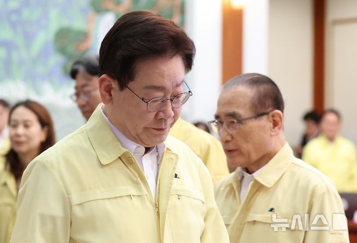 [서울=뉴시스] 김진아 기자 = 이재명 대통령이 20일 청와대에서 열린 수석보좌관회의에 입장하고 있다. 2026.08.20. bluesoda@newsis.com