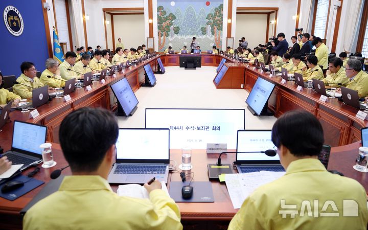 [서울=뉴시스] 김진아 기자 = 이재명 대통령이 20일 청와대에서 열린 수석보좌관회의에서 발언하고 있다. 2026.08.20. bluesoda@newsis.com