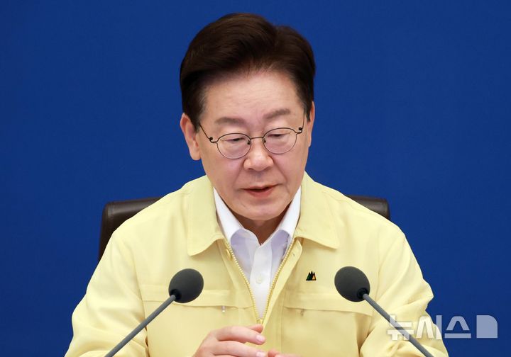 [서울=뉴시스] 김진아 기자 = 이재명 대통령이 20일 청와대에서 열린 수석보좌관회의에서 발언하고 있다. 2026.08.20. bluesoda@newsis.com