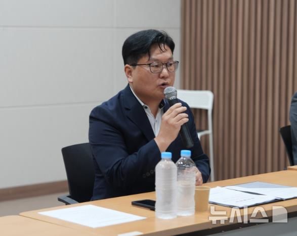 [서울=뉴시스] 한국해양교통안전공단 송명섭 노조위원장. (사진=전국해양수산노동조합연합 제공)