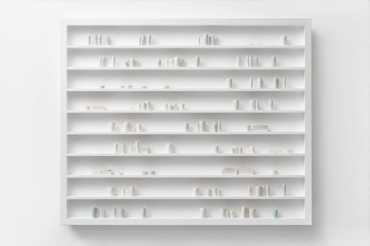rain diary, 2025, Porcelain, silver, wood, aluminium and glass, 214.4 × 260 × 13.5 cm © Edmund de Waal Photo: Alzbeta Jaresova. Courtesy Gagosian *재판매 및 DB 금지