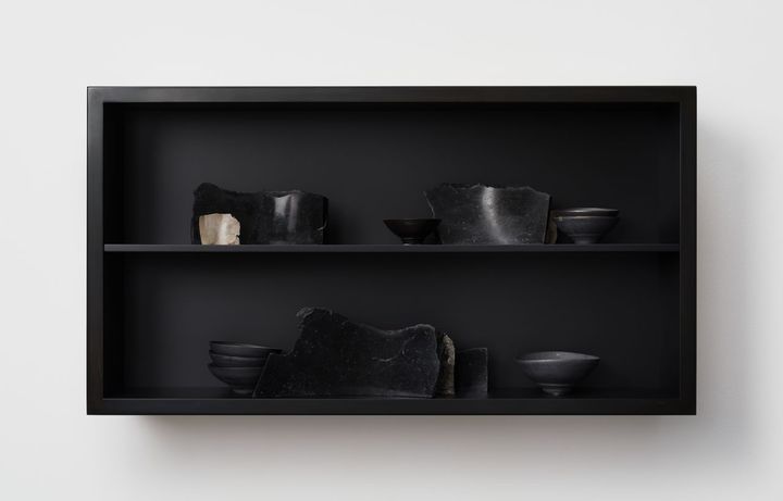 Coptic Light, I, 2026, Porcelain, silver, Kilkenny stone, wood, aluminium and glass, 51.4 x 95 x 20 cm © Edmund de Waal Photo: Alzbeta Jaresova. Courtesy Gagosian *재판매 및 DB 금지