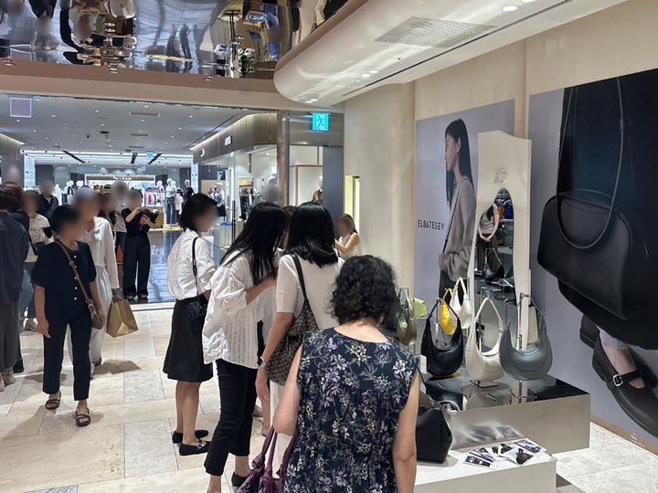 [서울=뉴시스] 신세계백화점 강남점 엘바테게브 팝업 (사진=신세계백화점 제공) *재판매 및 DB 금지