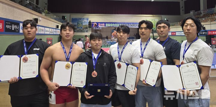 [경기광주=뉴시스] 광주시청 씨름팀이 전국장사씨름대회에서 개인전 우승·단체전 3위를 달성했다 (사진=광주시 제공) 2026.08.21.photo@newsis.com