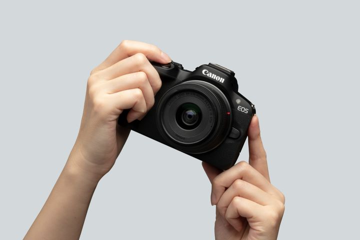 [서울=뉴시스] 2025년 캐논코리아 미러리스 카메라 판매 1위 모델, EOS R50. (사진=캐논코리아 제공). 2026.08.21. photo@newsis.com *재판매 및 DB 금지