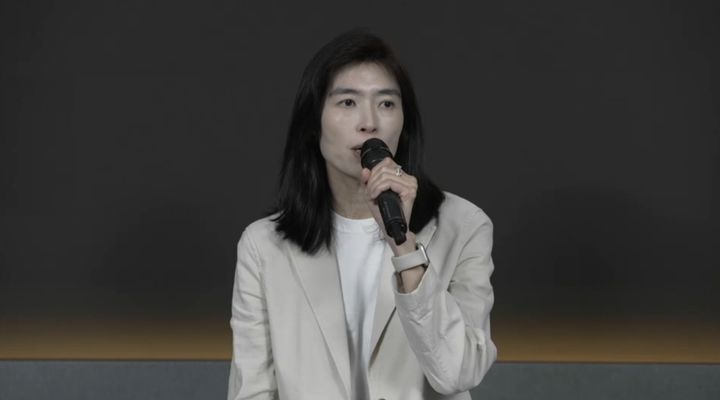 [서울=뉴시스] 정신아 카카오 대표 겸 카카오AI 대표 내정자가 21일 카카오 인적분할 관련 컨퍼런스콜에서 취재진의 질문에 답하는 모습. (사진=카카오 제공) *재판매 및 DB 금지