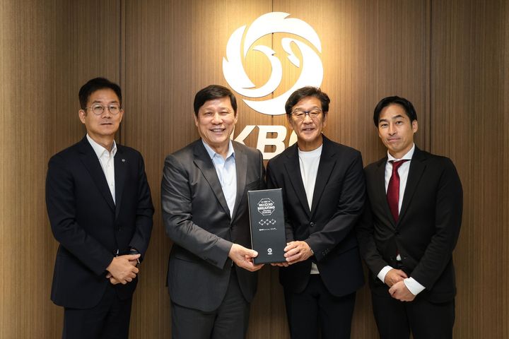 [서울=뉴시스] 일본프로야구 닛폰햄 파이터스 관계자, PLM(Pacific League Marketing Corporation) 관계자 KBO 방문. (사진 = KBO 제공) *재판매 및 DB 금지