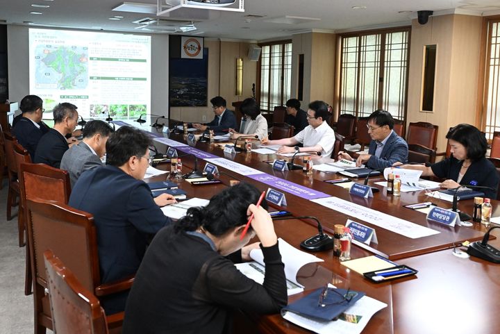 [거창=뉴시스] 거창군 영호남산마루숲길 중간보고회 개최 (사진=거창군 제공) 2026. 08. 21. photo@newsis.com *재판매 및 DB 금지