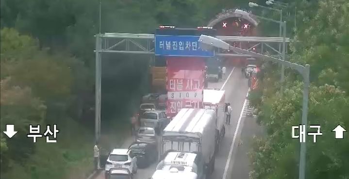 화물차 화재로 대구부산고속도로 정체 CCTV 캡쳐 *재판매 및 DB 금지